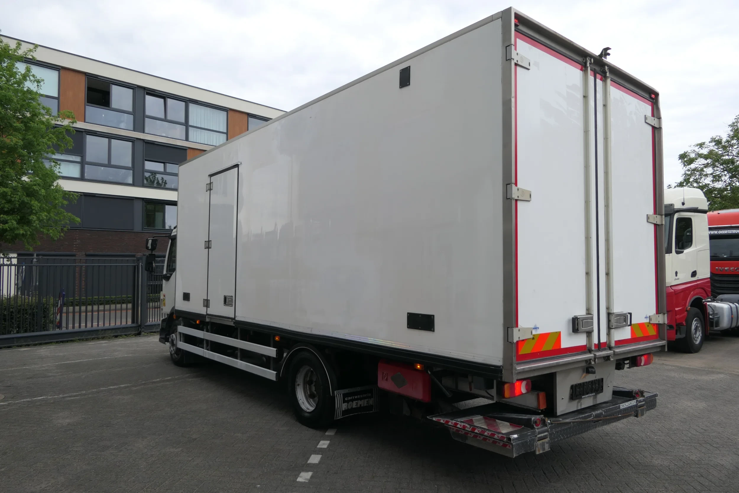 Volvo 240 2013 - FL | Carrier SUPRA 950Mt / Bi-temp | 3 Compartments | 465932Km | 2013 | 12Ton | 6 Cylinder | Dhollandia 1500Kg | TUV/MOT/APK 08-2026 | Luxembourg Truck afbeelding 4