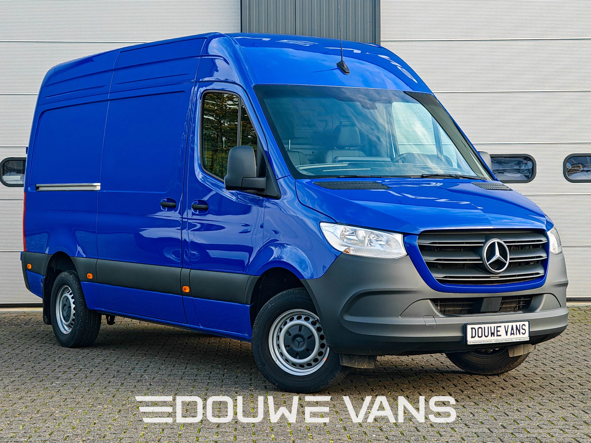 Mercedes-Benz Sprinter 2024 - L2 H2 Automaat 315 BLAUW MBUX DAB Trekhaak Bild 1