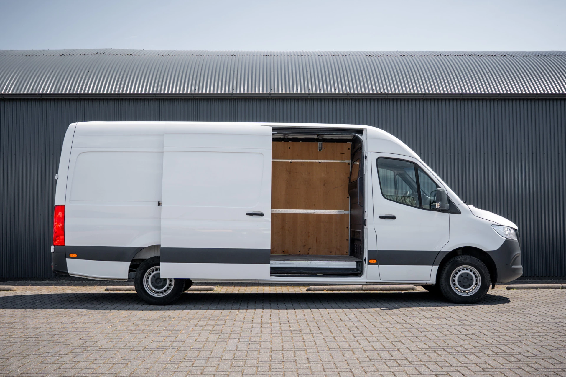 Mercedes-Benz Sprinter 2023 - 317 CDI L3H2 | 170 PK | Automaat | Camera | Mbux | Cruise | PDC | Trekhaak afbeelding 7