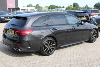 Mercedes-Benz C-Class 2023 - Estate 300e AMG Line NIGHT PAKKET DISTRONIC SFEER CARPLAY CAMERA MULTIBEAM 19'' obrazek 10
