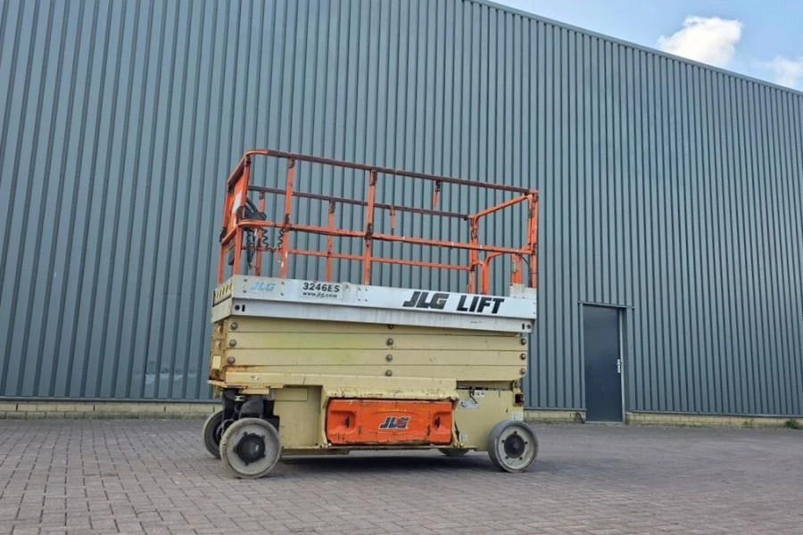JLG 2011 - 3246ES Electric, 11.7m Working Height, 320kg Capac image 1