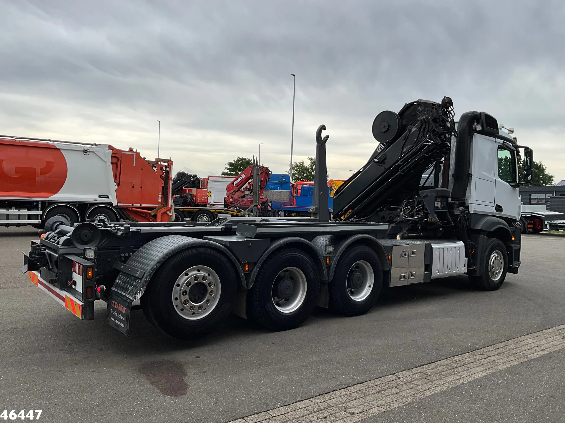 Mercedes-Benz Arocs 3251 8x4 Euro 6 HIab 28 Tonmeter laadkraan 2016 obrázek 4