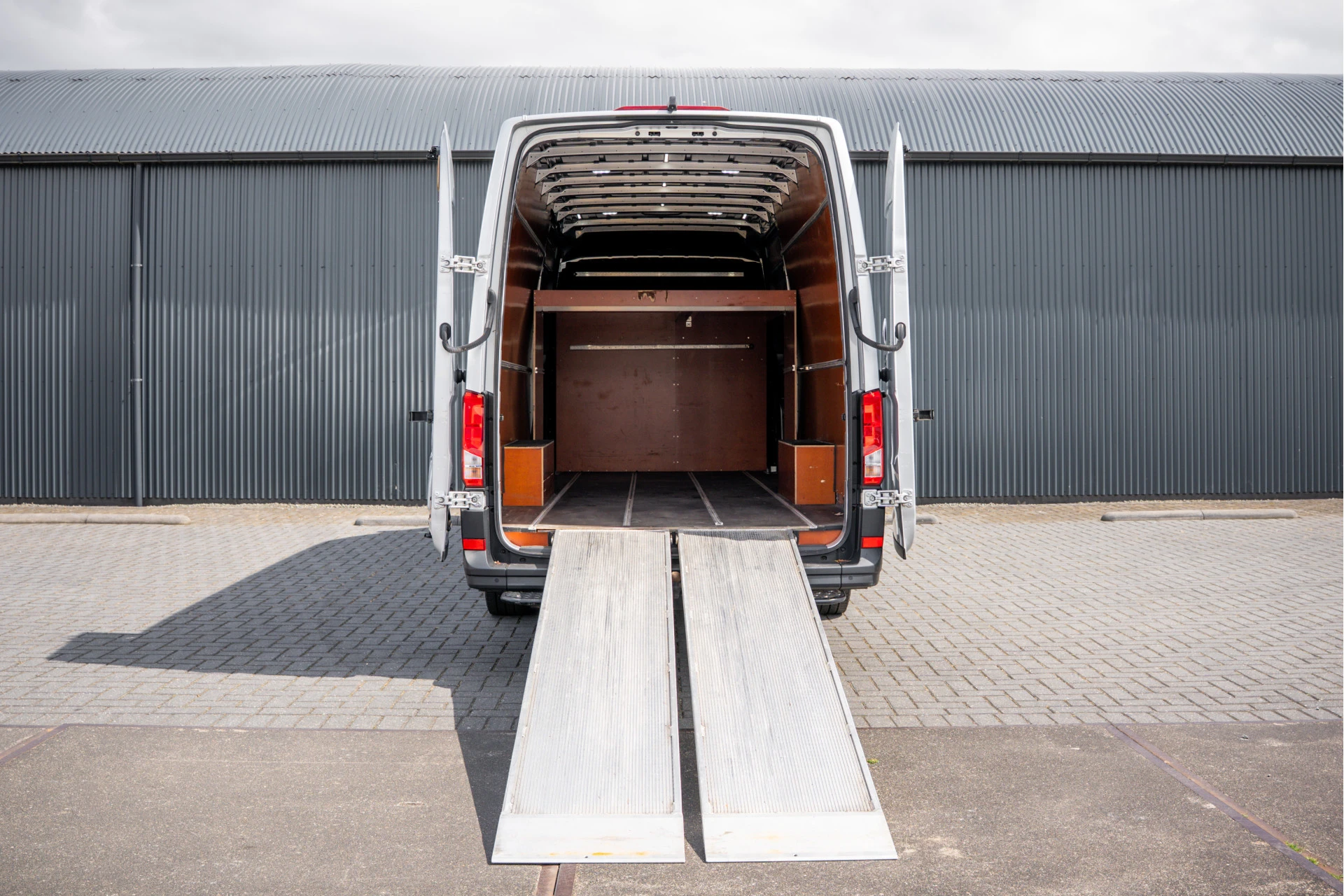 Volkswagen Crafter 2023 - 2.0 TDI XL L5H3 | 177 PK | Rijplaten | Automaat | LED | Camera | Carplay | Schuifdeur L+R | PDC | Trekhaak afbeelding 11