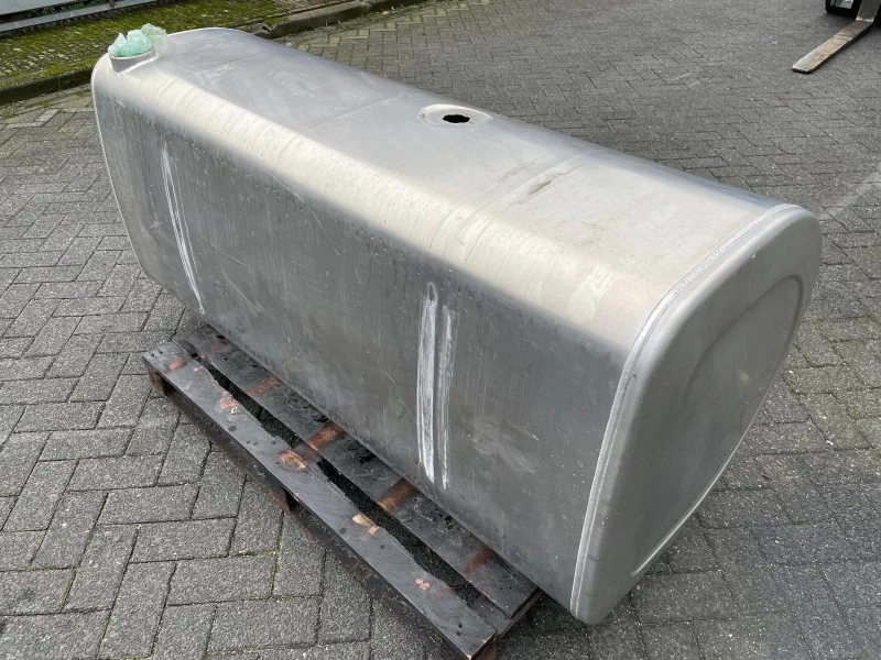 Volvo 2024 - 21516455 D-BRANDSTOFTANK 650 LTR 1630X690X710 MM image 4