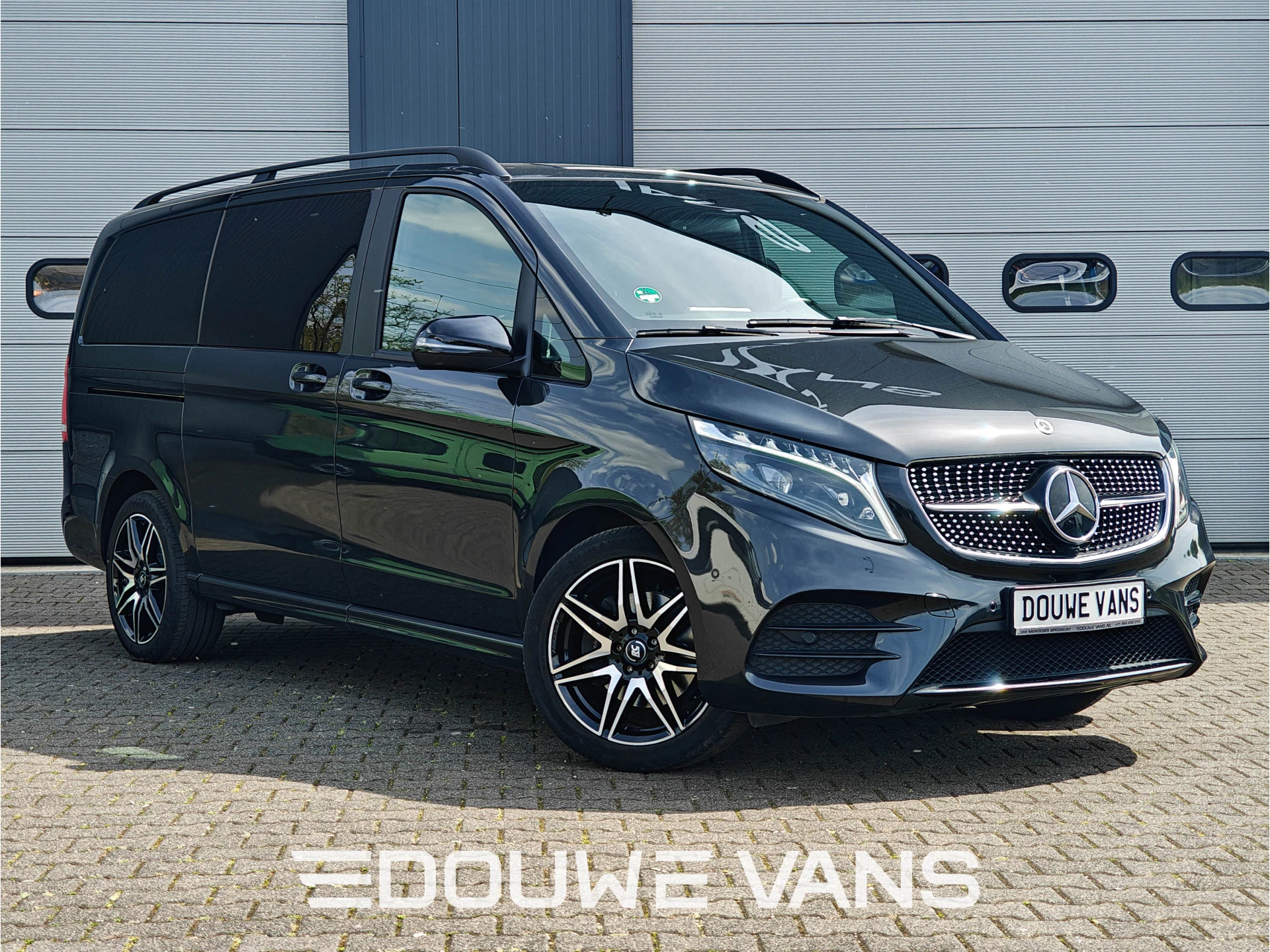 Mercedes-Benz V-Class 2023 - V300 L2 4MATIC AMG LED Lang DAB 239PK Night Pakket Bild 1