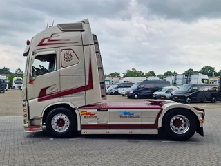 Volvo FH 2017 - 13.500 Globetrotter XL 4x2 - Show truck - Retarder - Custom interior - I parkcool image 4