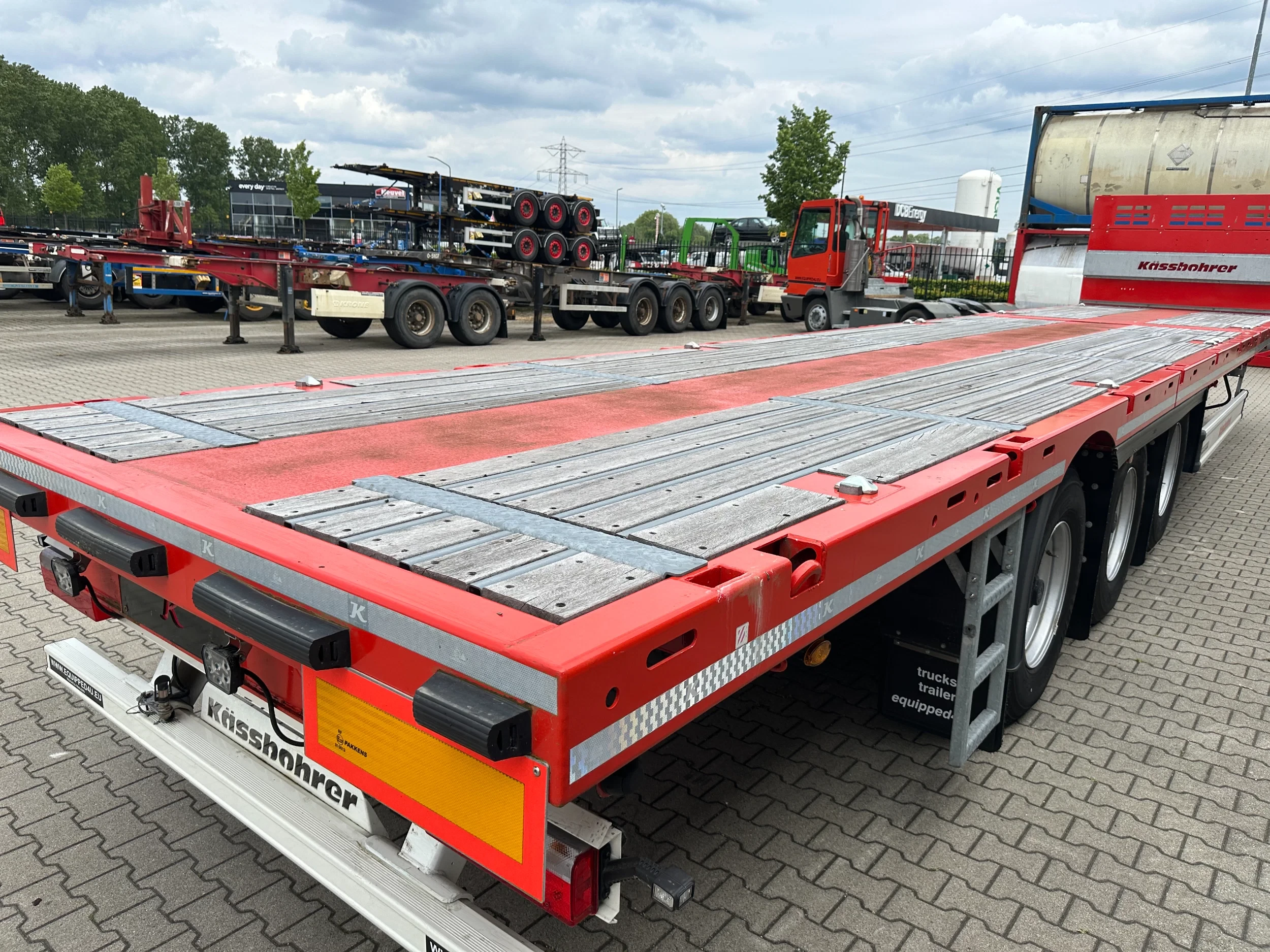 KAESSBOHRER 2026 - new and unused Heavy-Duty flatbed / 690cm extendable / steering axle / lift axle / twistlocks / timberstakes / NL-trailer / APK: 04-2027 Bild 29