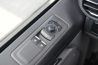 Ford Transit Custom 2025 - 320 2.0 TDCI L2H1 Limited 170pk - 1+1 Stoelopstelling - 2x Schuifdeur - Adaptive Cruise - Verwarmd stuur - Blind spot - Navigatie - Camera - Draadloos laden - Rijklaar image 21