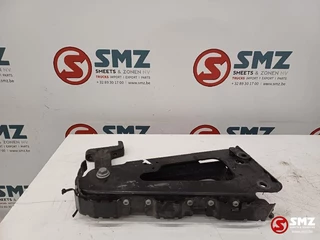 Mercedes-Benz N/A 2021 - Occ cabinebeugel + montagebeugel rechtsvoor Merced imagen 4