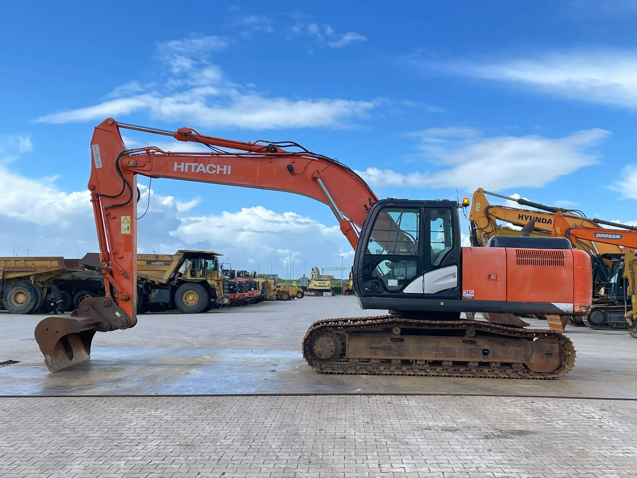 Hitachi ZX210LC-5B 2016 zdjęcie 1