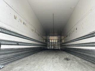 Schmitz Cargobull / SOR Iberica 2015 - / Isolated Box / Loadlift изображение 3