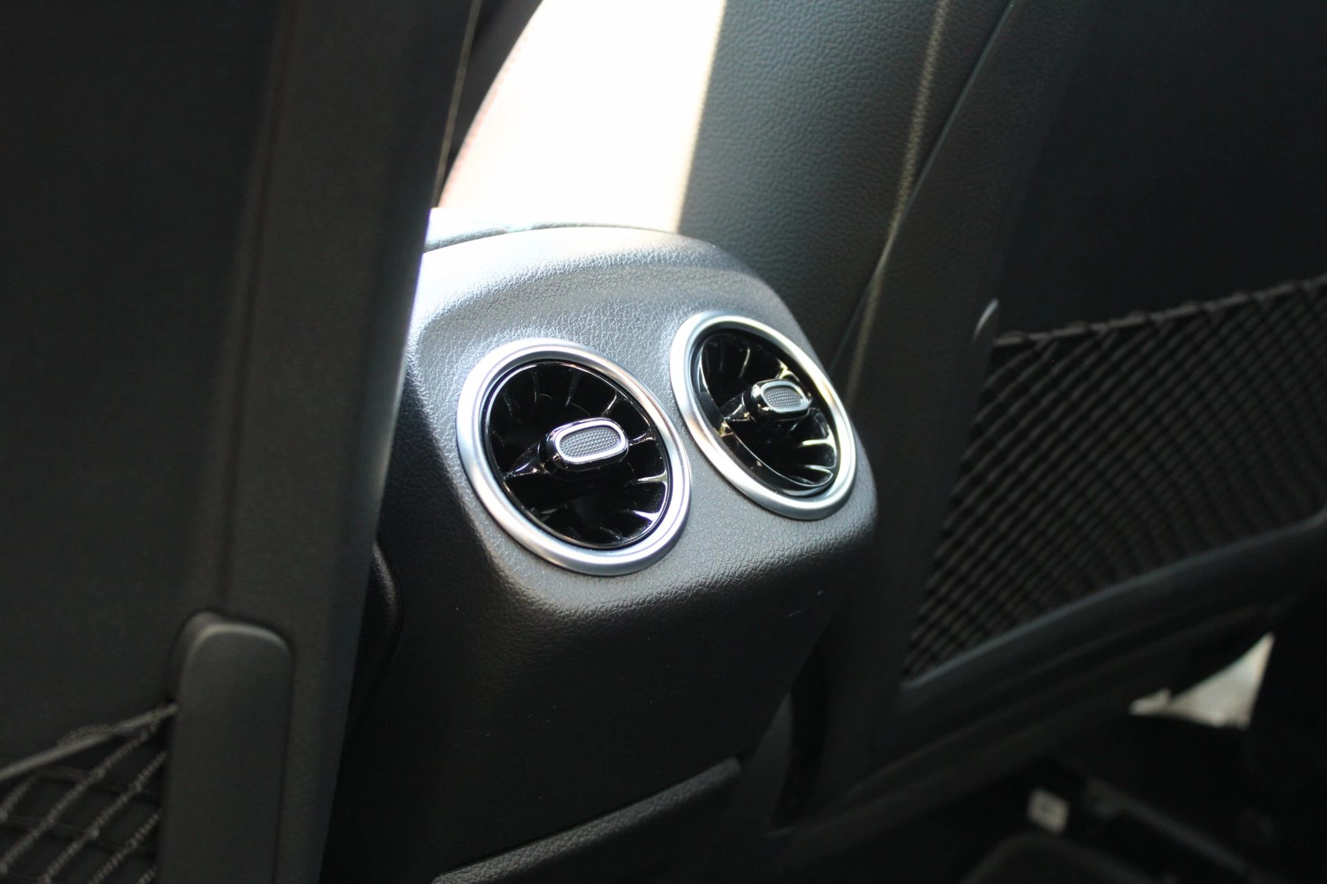 Mercedes-Benz A-Klasse 2023 - 180 AMG Line Panodak Sfeerlicht Keyless afbeelding 30