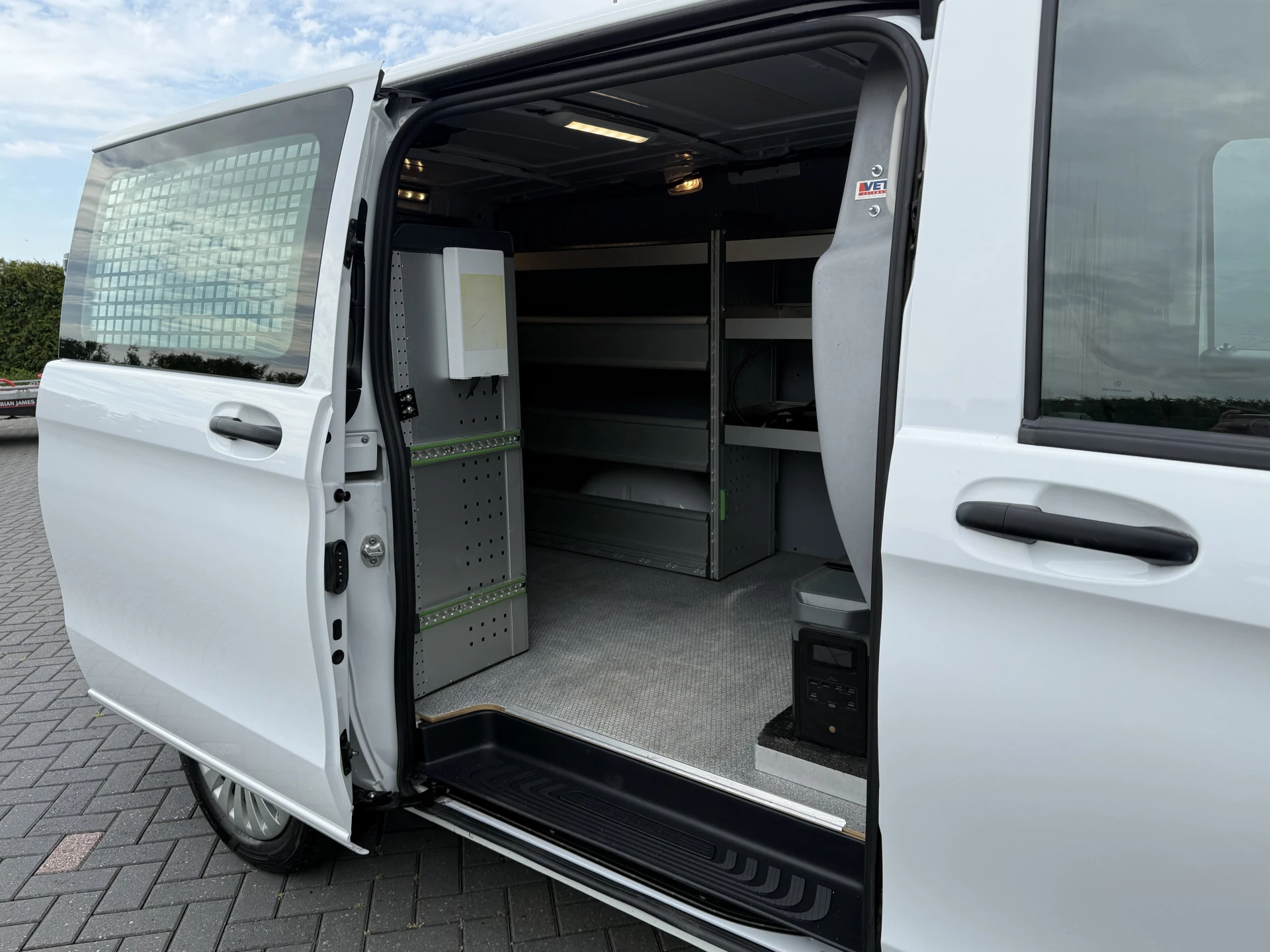 Mercedes-Benz eVito 2023 - 66 kWh / FULL ELECTRIC / SOH 93% / L2H1 / AUTOMAAT / BOTT INRICHTING / 1e EIG. / CAMERA / 3-ZITS / CRUISE Bild 10