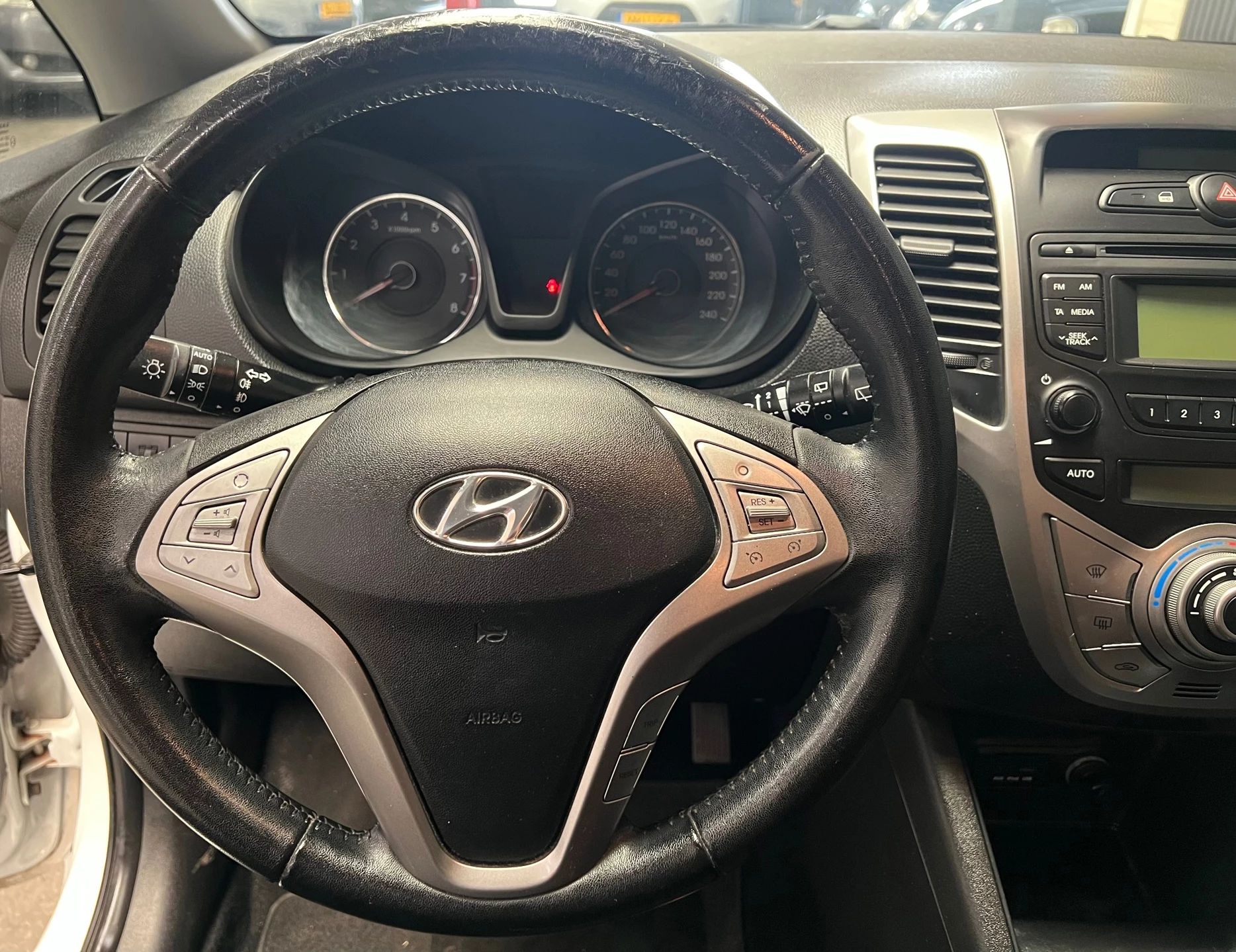 Hyundai ix20 2011 - 1.6i i-Vision 2e Eigenaar | NAP | Airco | Cruise Control | Trekhaak afbeelding 13
