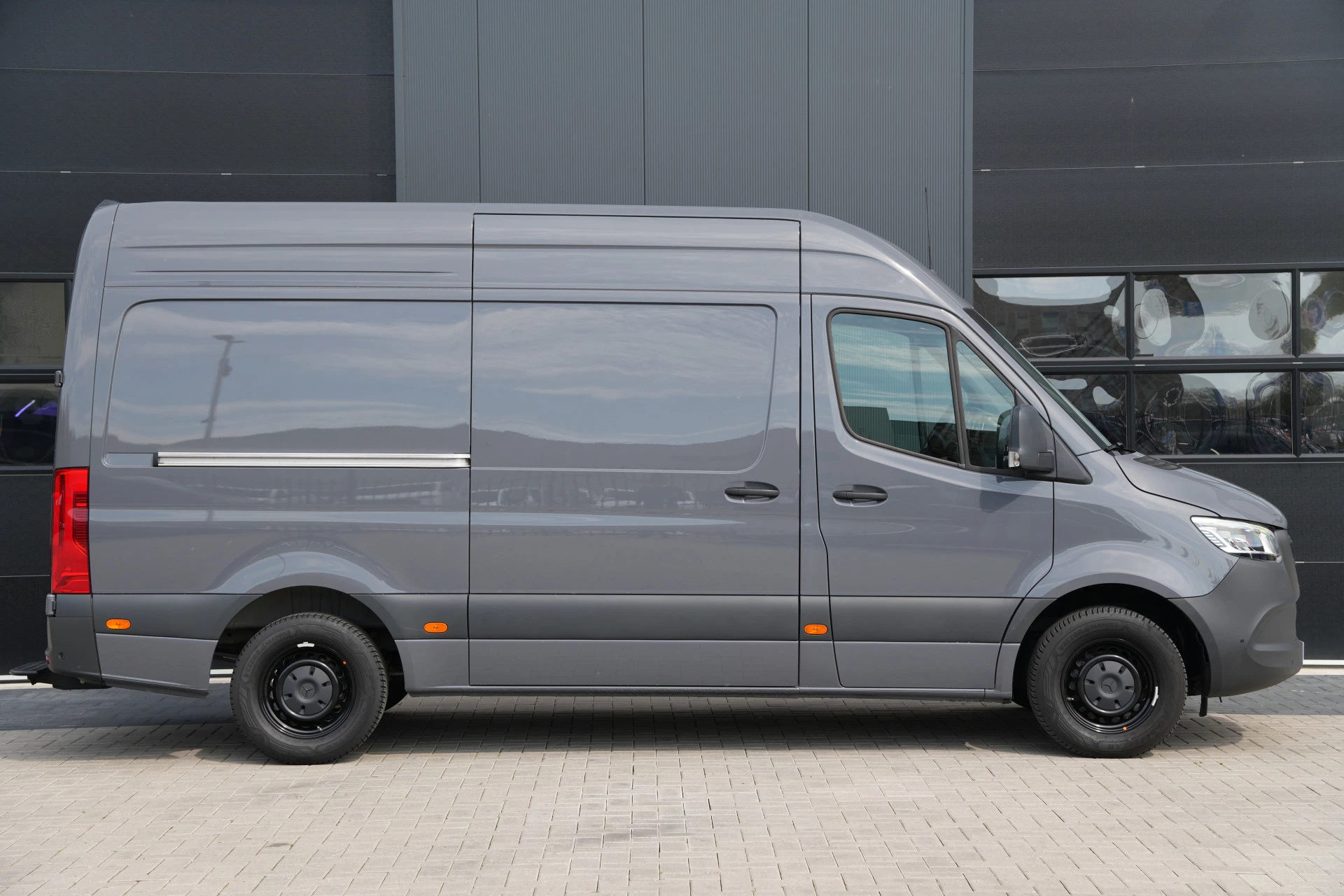 Mercedes-Benz Sprinter 2024 - 315CDI L2H2 RWD Pro 150pk - Camera - Trekhaak - Blind Spot - LED - Stoelverwarming - Navi - Rijklaar image 4