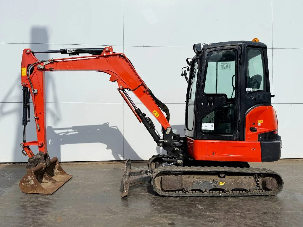 Kubota 2020 - KX037-4 - Hammer Lines / Quick Coupler image 1