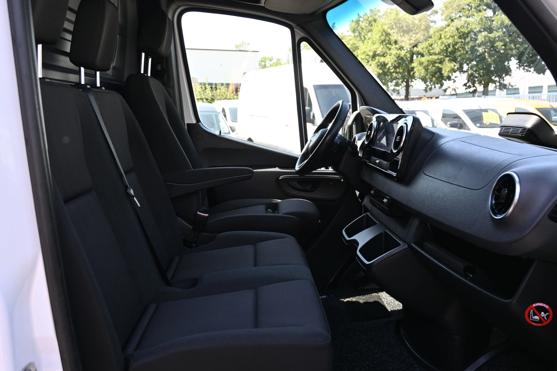 Mercedes-Benz Sprinter 2024 - 317 CDI L2H2 Pro obrázek 8
