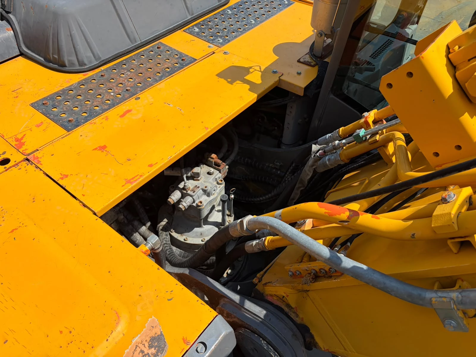 Hitachi ZX350LCN-3 2011 Bild 27