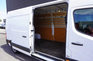 Renault Master 2023 - T35 150pk L3H2 Energy ComfortApple Carplay Camera parkeersensoren Navigatie Bullbar Sidebars Cruise control LED 3-Zits image 3 thumbnail