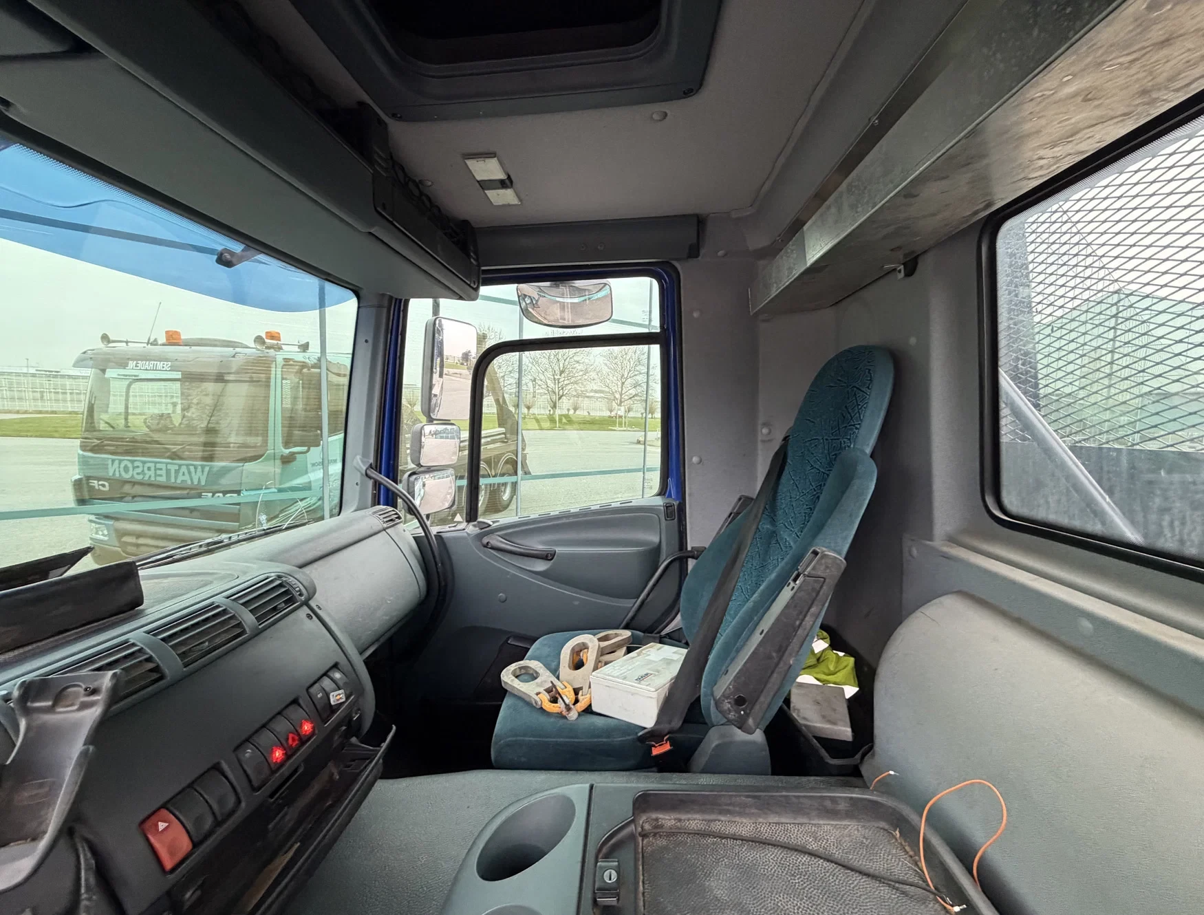 DAF CF 75.310 2004 - MANUAL GEARBOX AIRCO EURO 3 ONLY 208.000 KM SUPER CONDITION HOLLAND-TRUCK obrázek 8