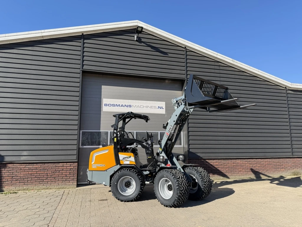 Giant G2700 X-TRA HD+ minishovel NIEUW (giekvering, pro-inching - kogeltrekhaak) 2026 afbeelding 1