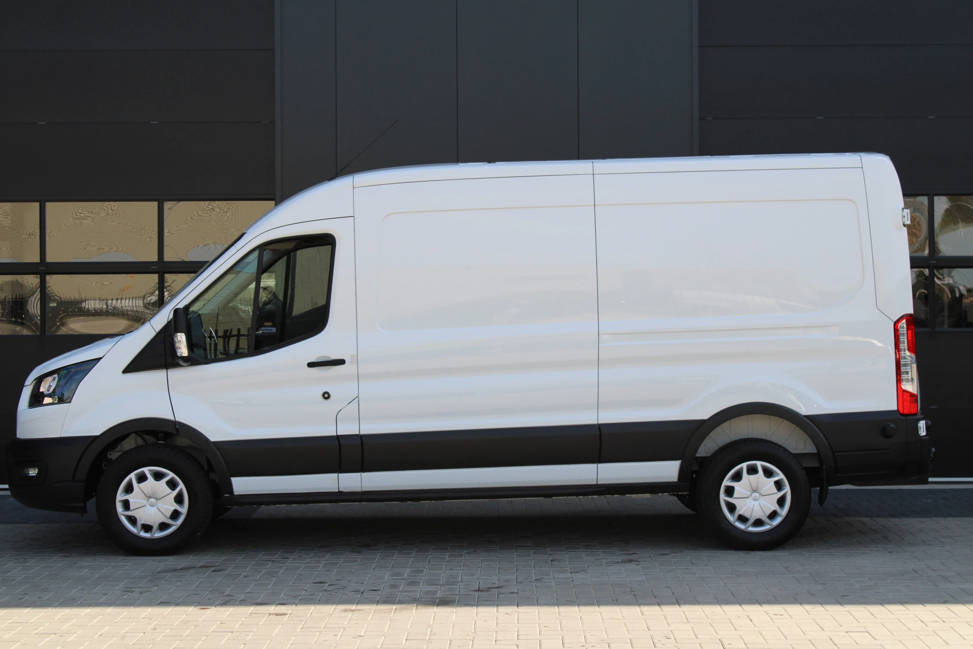 Ford Transit 2024 - 350 2.0 TDCI L3H2 Trend 130pk Trend - Navigatie - Blind Spot - Adaptive cruise - Camera - 270gr deuren - Trekhaak - Rijklaar immagine 29