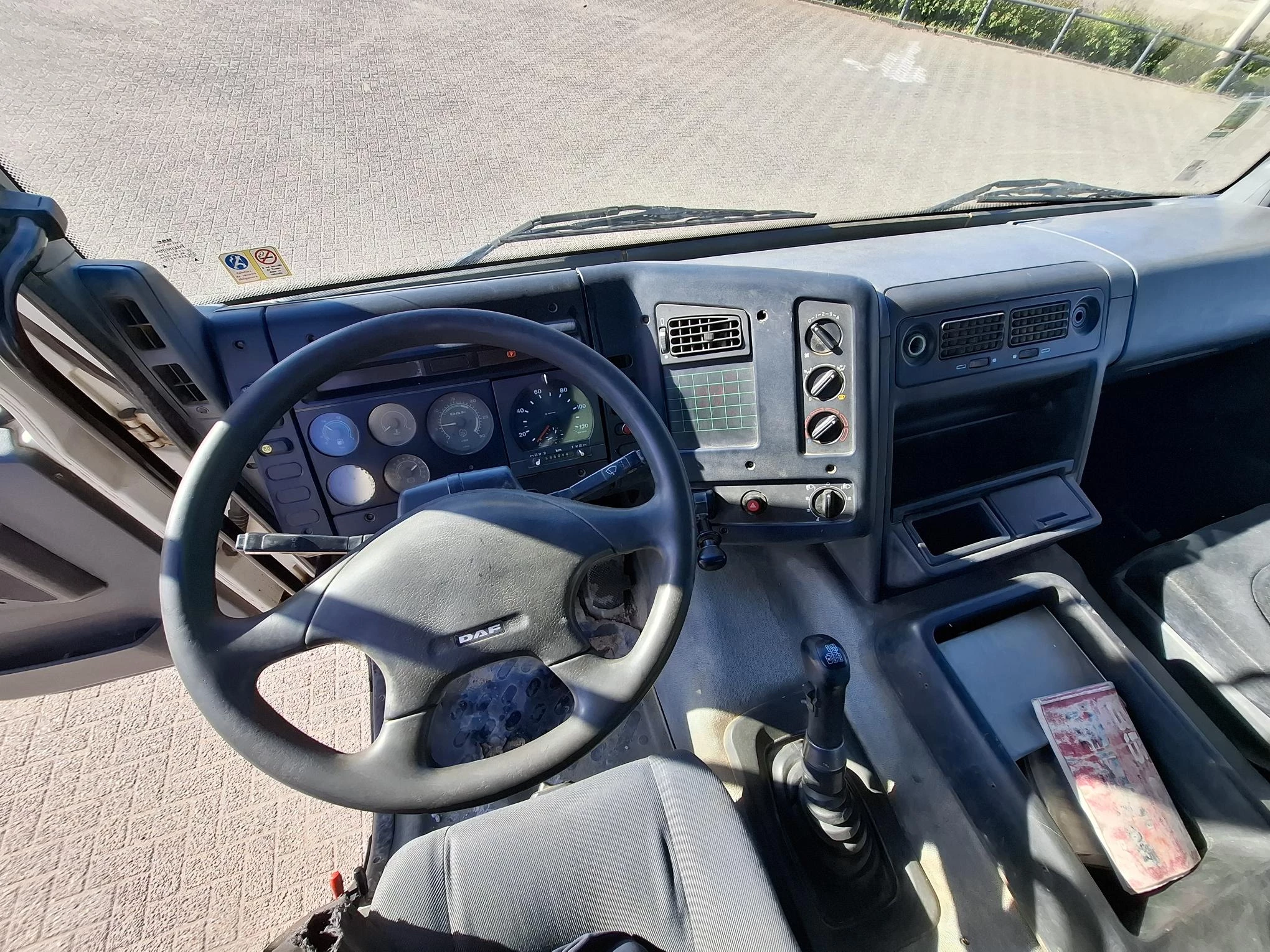 DAF CF 85.340 1998 - / 6X4 / 2X BIG AXLE / FULL-STEEL / DRUM BRAKES / 585044 KM / 2SIDE MARREL TIPPER / MANUAL / 1998 obrázek 23