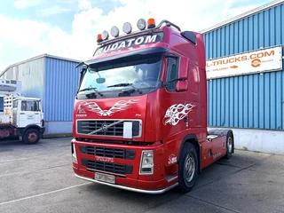 Volvo FH 2007 - 13.480 GLOBETROTTER-XL (MANUAL GEARBOX / VBI ENGINE BRAKE / HYDRAULIC KIT / P.T.O. / AIRCONDITIONING / FRIDGE / ETC.) te koop