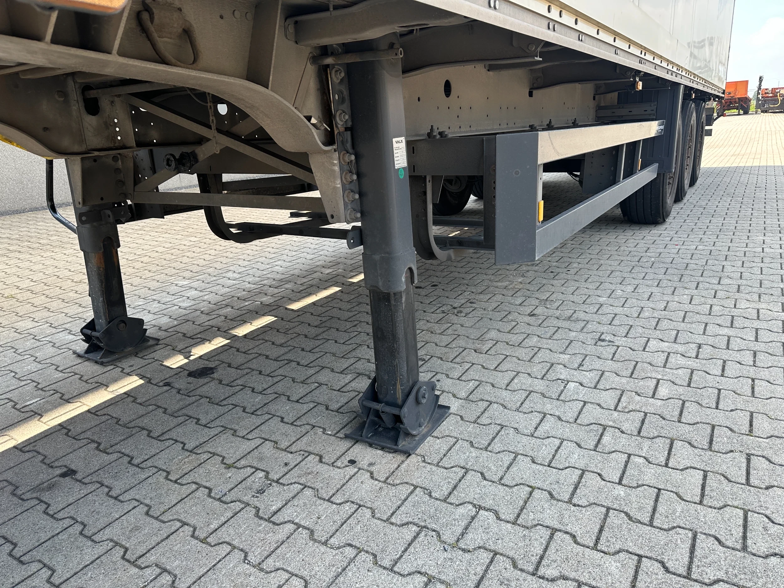Schmitz Cargobull 2008 - SKO24 / SAF DISC / 2x LIFTAXLE / GALVANIZED / NL-TRAILER Bild 18