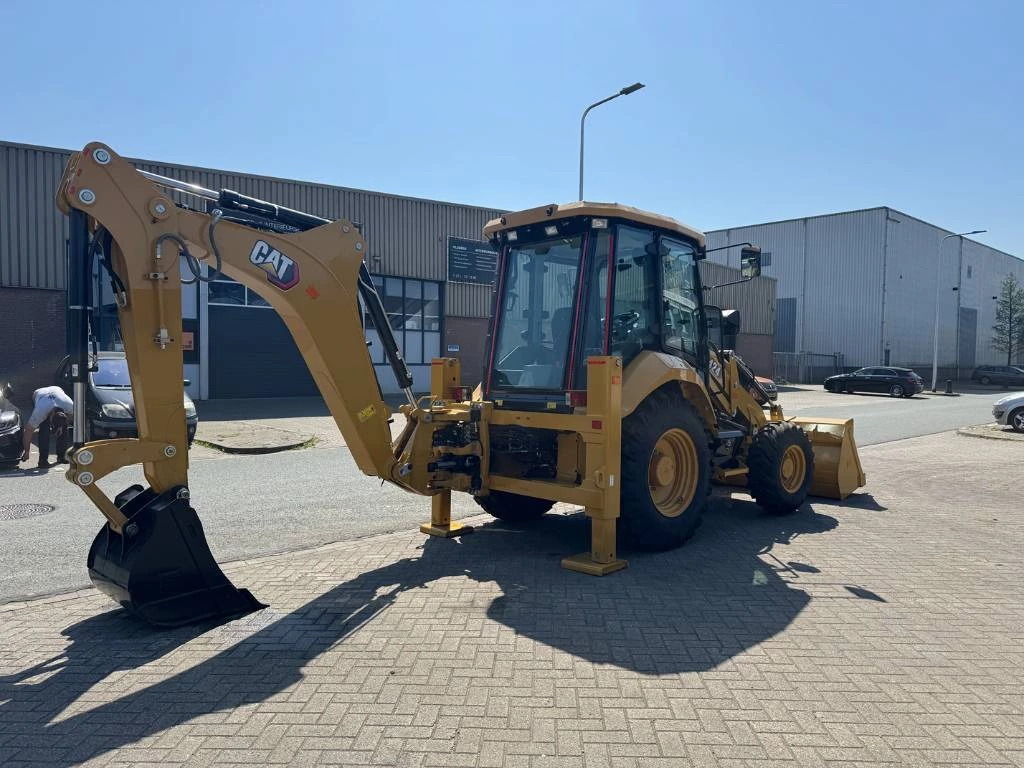 Cat 2025 - 424 4x4 UNUSED NEW image 4
