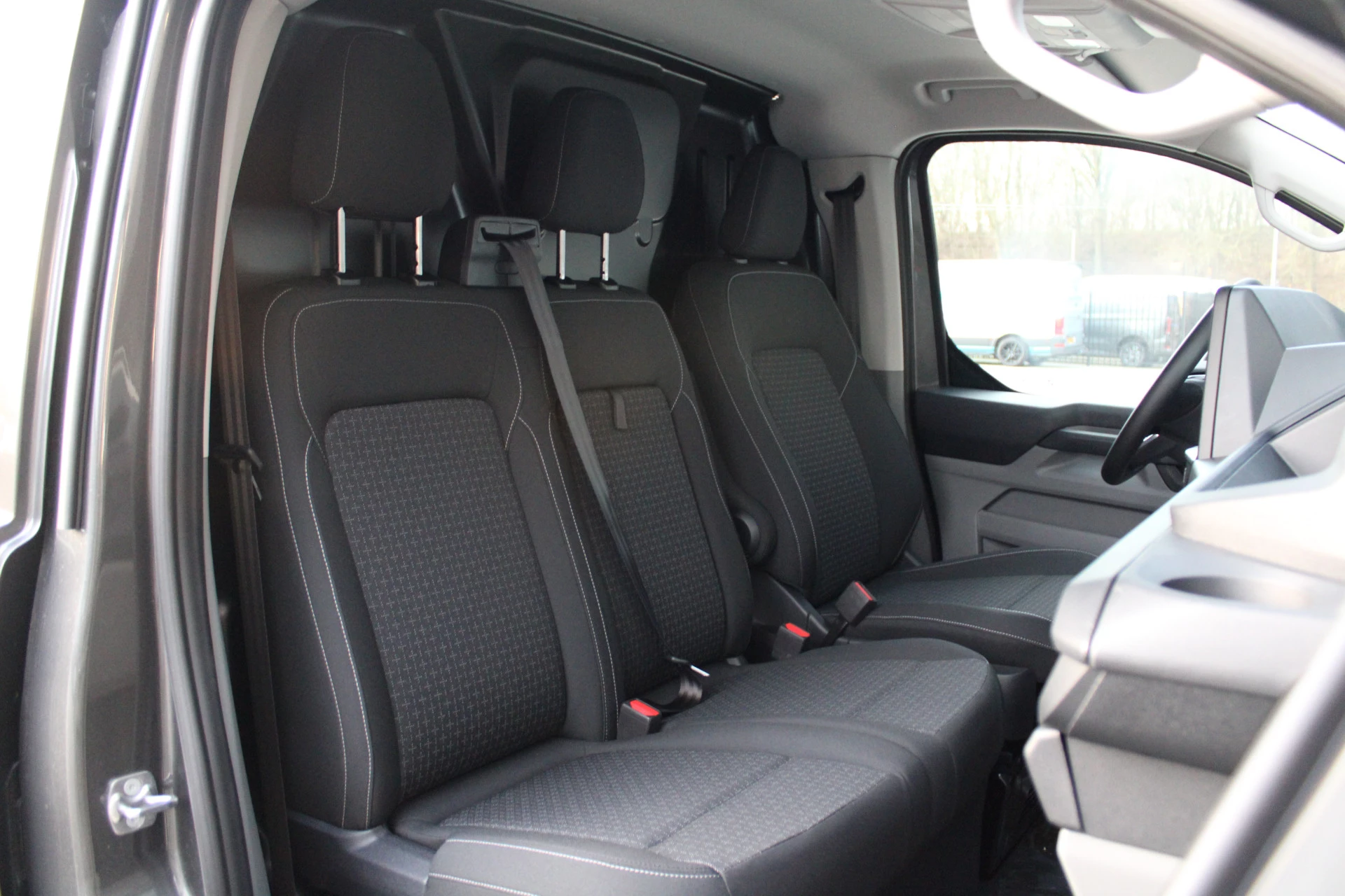 Ford Transit Custom 2025 - 320 2.5 PHEV L2H1 Trend 232pk - 5 jaar GARANTIE - 2x Schuifdeur - Adaptive Cruise - Blind Spot - Navigatie - Camera - Verwarmd Stuur - Rijklaar immagine 16