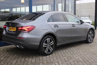 Mercedes-Benz A-Class 2020 - 250e AUT8 Premium LEDER CARPLAY WIDESCREEN SFEER CAMERA изображение 4
