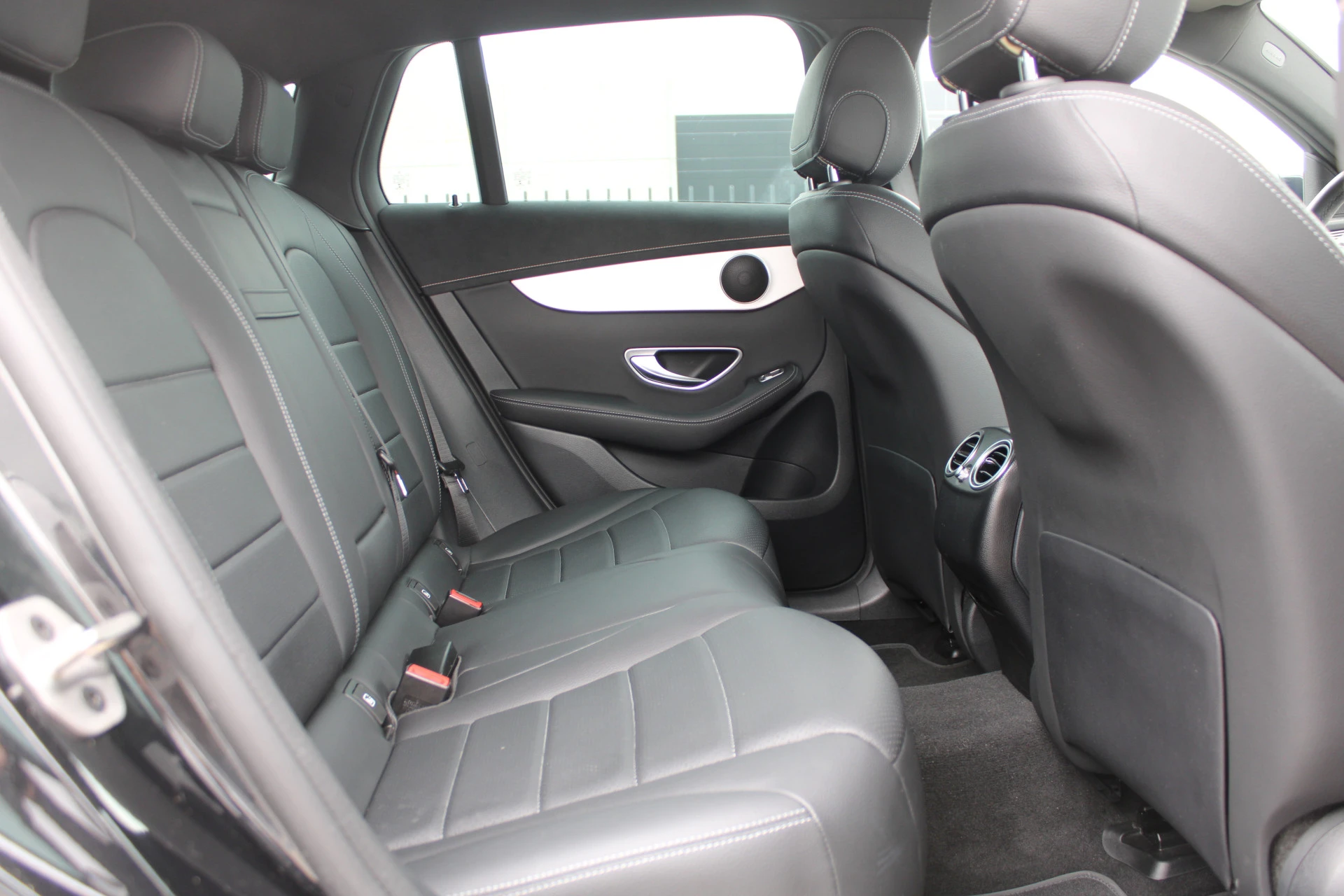 Mercedes-Benz EQC 2023 - 400 4MATIC 80 kWh LEDER KEY-LESS GO CARPLAY afbeelding 16