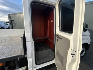 Volkswagen Crafter 2019 - 2.0 TDI 102 PK / PICK UP / 1e EIG. / TREKHAAK / AIRCO / OPEN LAADBAK / 2.500 KG AHG / 3-ZITS / APPLE CARPLAY image 9