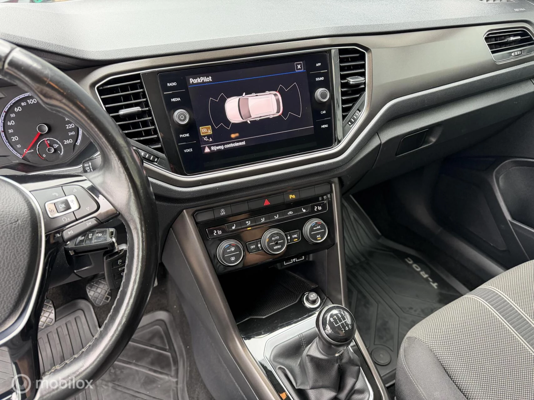 Volkswagen T-Roc 2017 - 1.0 TSI Style 12-2017 162.000 km Airco PDC afbeelding 10