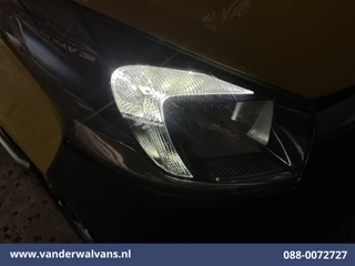 Opel Vivaro 2015 - 1.6 CDTI 120pk L2H1 Airco | Imperiaal | Trekhaak | LED | Cruisecontrol | Sidebars afbeelding 2