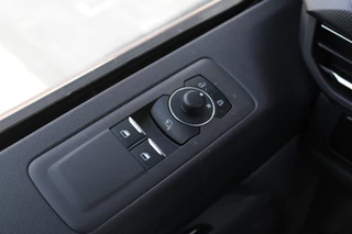 Ford Transit Custom 2025 - 320 2.0 TDCI L2H1 Limited 170pk - 1+1 Stoelopstelling - 2x Schuifdeur - Adaptive Cruise - Verwarmd stuur - Blind spot - Navigatie - Camera - Draadloos laden - Rijklaar imagen 19