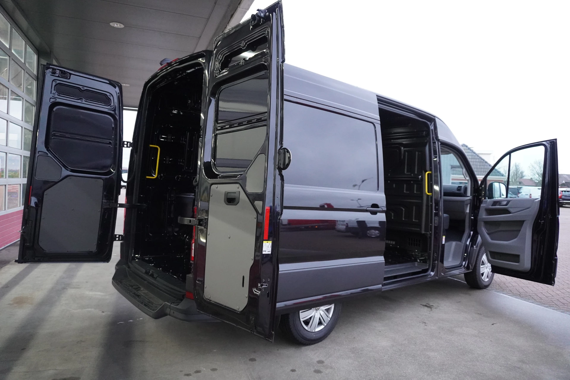 Volkswagen Crafter 2024 - 35 2.0 TDI 177PK L3H3 Automaat Bild 5