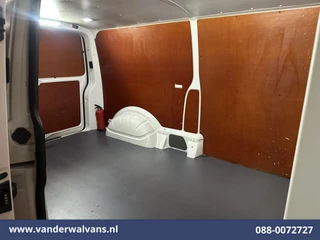Volkswagen Transporter 2020 - 2.0 TDI L2H1 Euro6 Airco | Apple Carplay | Imperiaal | Cruisecontrol | Camera | Trekhaak image 11