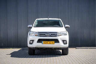 Toyota Hilux 2019 - 2.4 D 4WD | 150 PK | Automaat | Camera | Cruise | Navi | Trekhaak bild 3