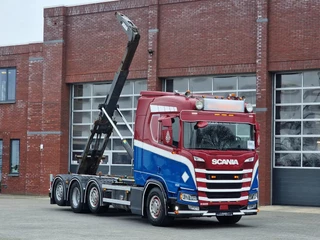 Scania R 2019 - R500 NGS 8x2*6 - JOAB Hooklift - Retarder - Full air - 3x steering - Custom interior te koop