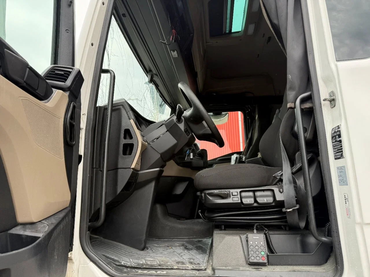 MAN TGX 2021 - 18.510 / RETARDER / !!ONLY:319233 KM!! / ACC / LWDS / AUTOMATIC / EURO-6 / 2021 obrázek 22