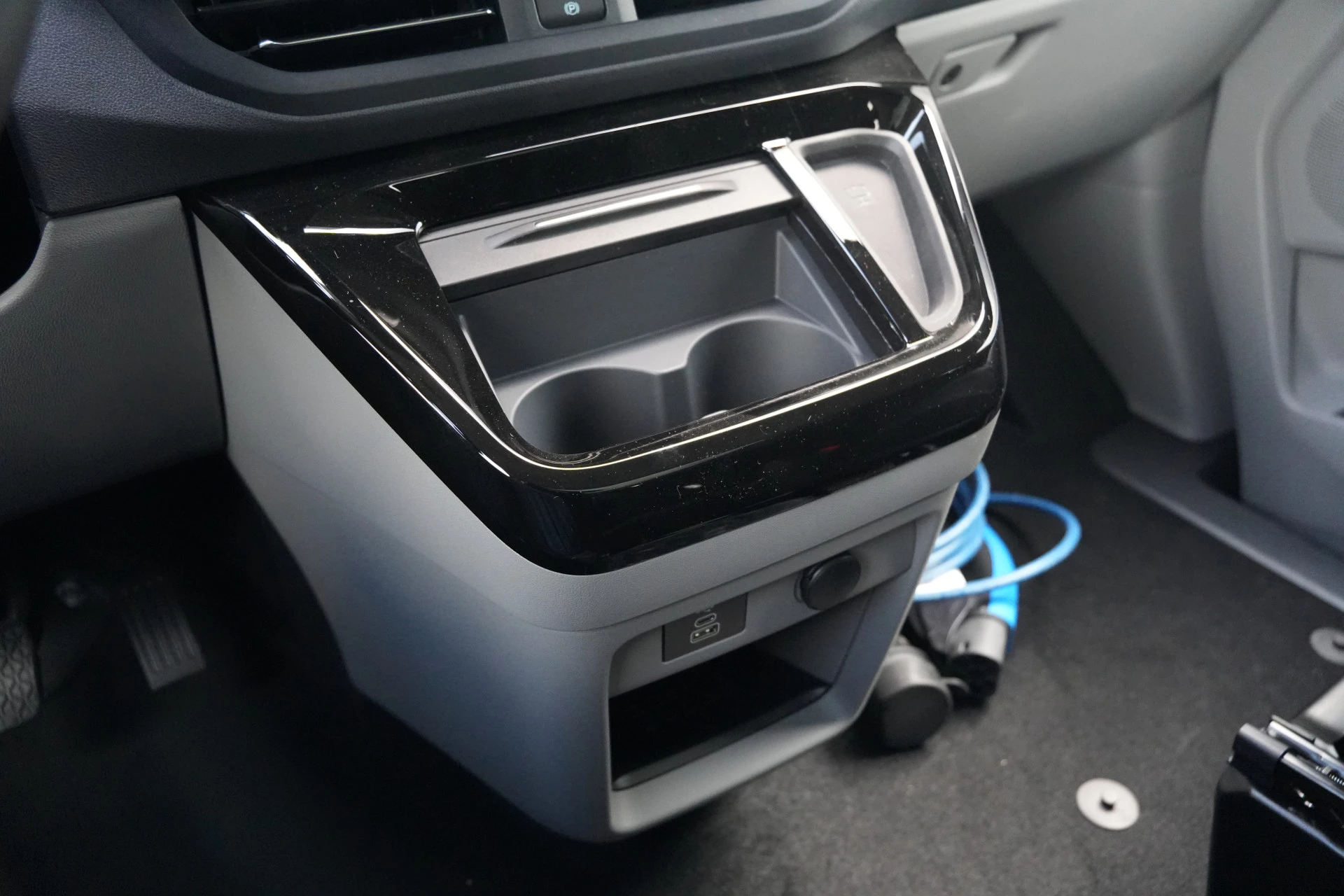 Ford Tourneo Custom 2026 - 340 2.5 PHEV L2H1 Titanium X 232pk | ACC | Pano | B&O | Elek. schuifdeuren | 360 camera | Elek-Trekhaak | Prijs excl. BTW | Rijklaar obrázek 39