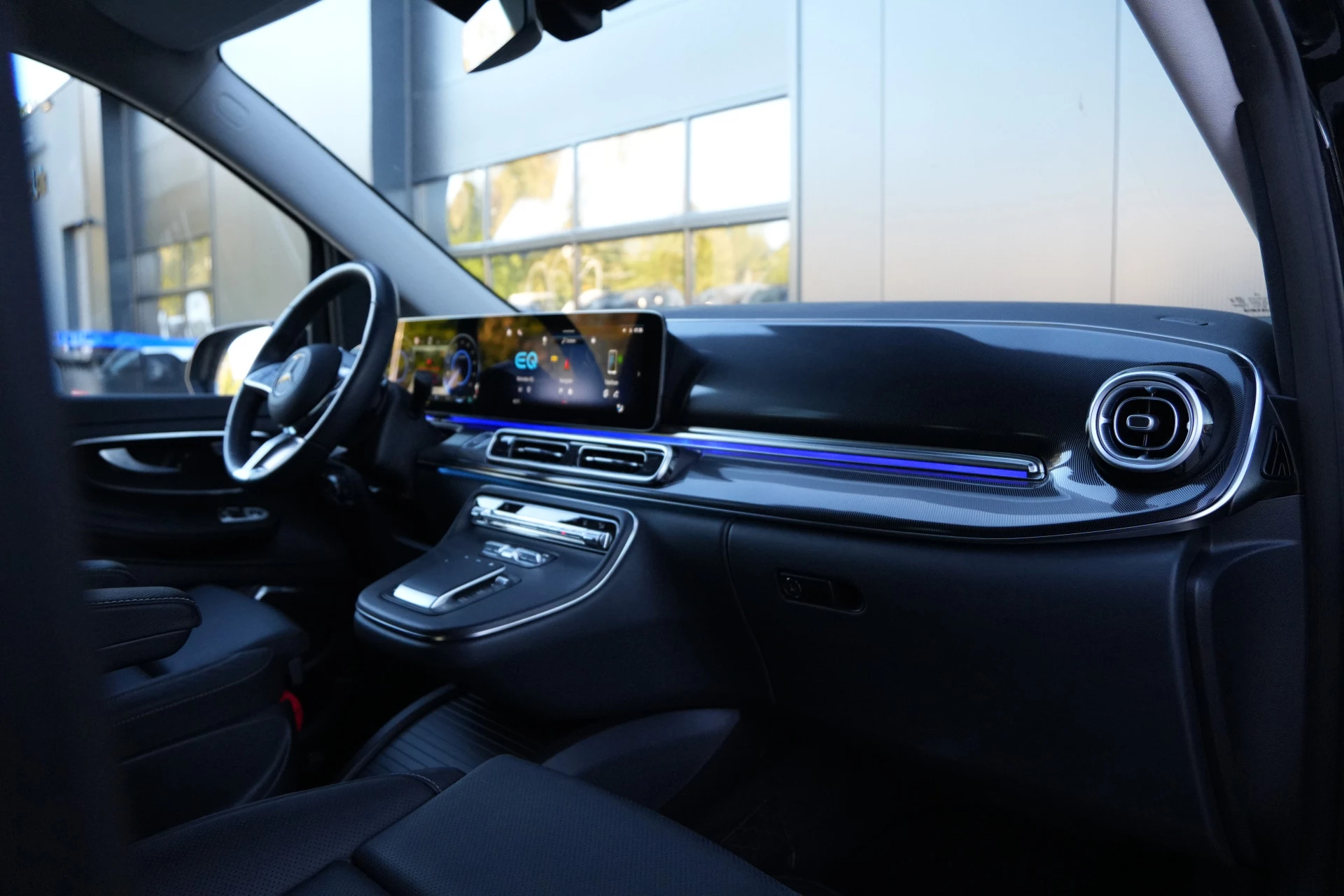 Mercedes-Benz EQV 2024 - 300 L2 90kWh 204pk - 2x Schuif - Stoel/Stuurverwarming - Stoelkoeling - Elek Schuifdeuren - Blindspot - Multibeam LED - Rijklaar Bild 44