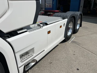 Scania R 2018 - R580 V8 NGS / 6x2 Boogie Lift / Retarder / Full Air / Leather Interior obrazek 8