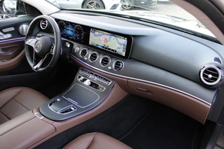 Mercedes-Benz E-Class 2021 - 300e Luxury Line LEDER MEMORY PANORAMADAK BURMESTER DISTRONIC 360-CAMERA HEAD-UP KEY-LESS GO obrazek 14