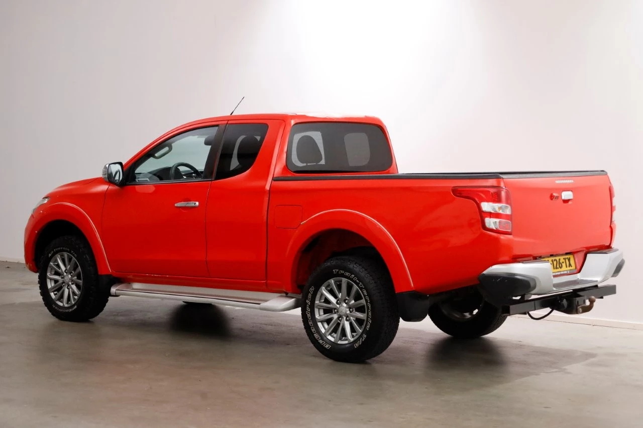Mitsubishi L200 2018 - 2.4 DI-D 180pk Club Cab Intense 4x4 High/Low Gearing + Diff. Lock 12-2018 afbeelding 9