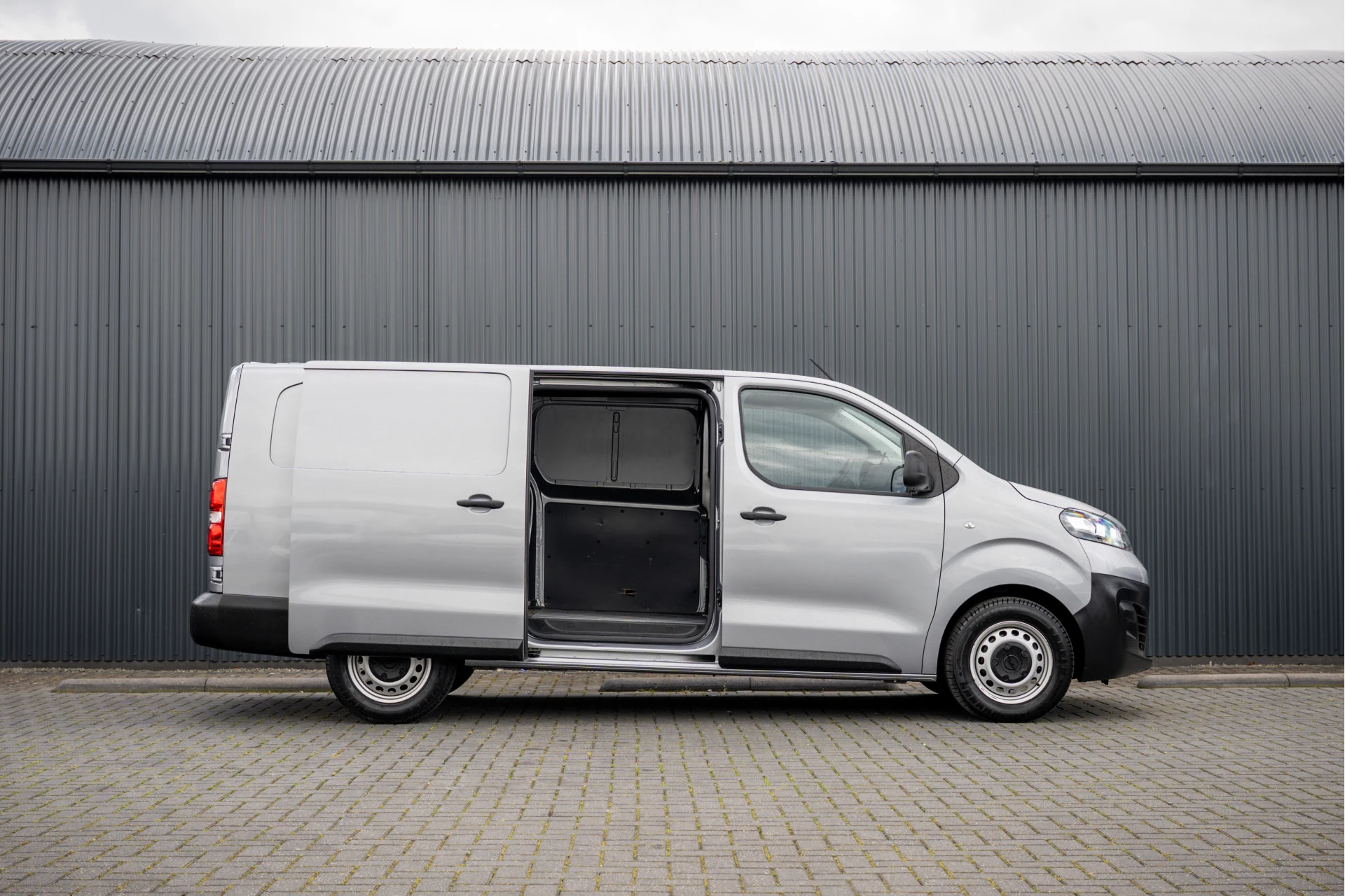 Opel Vivaro 2023 - 2.0 | 145 PK | L3H1 | Camera | Carplay | Cruise | Airco | Parkeersensoren | 3-Zits Bild 7