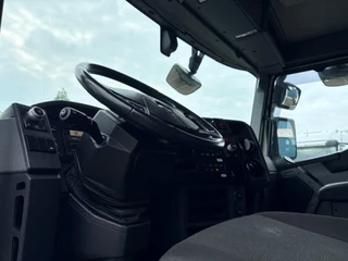 Renault T460 2017 - PROTECT SLEEPERCAB (EURO 6 / I-SHIFT / 8.000 KG. FRONT AXLE / ADR/VLG / AIRCONDITIONING / ETC.) image 8
