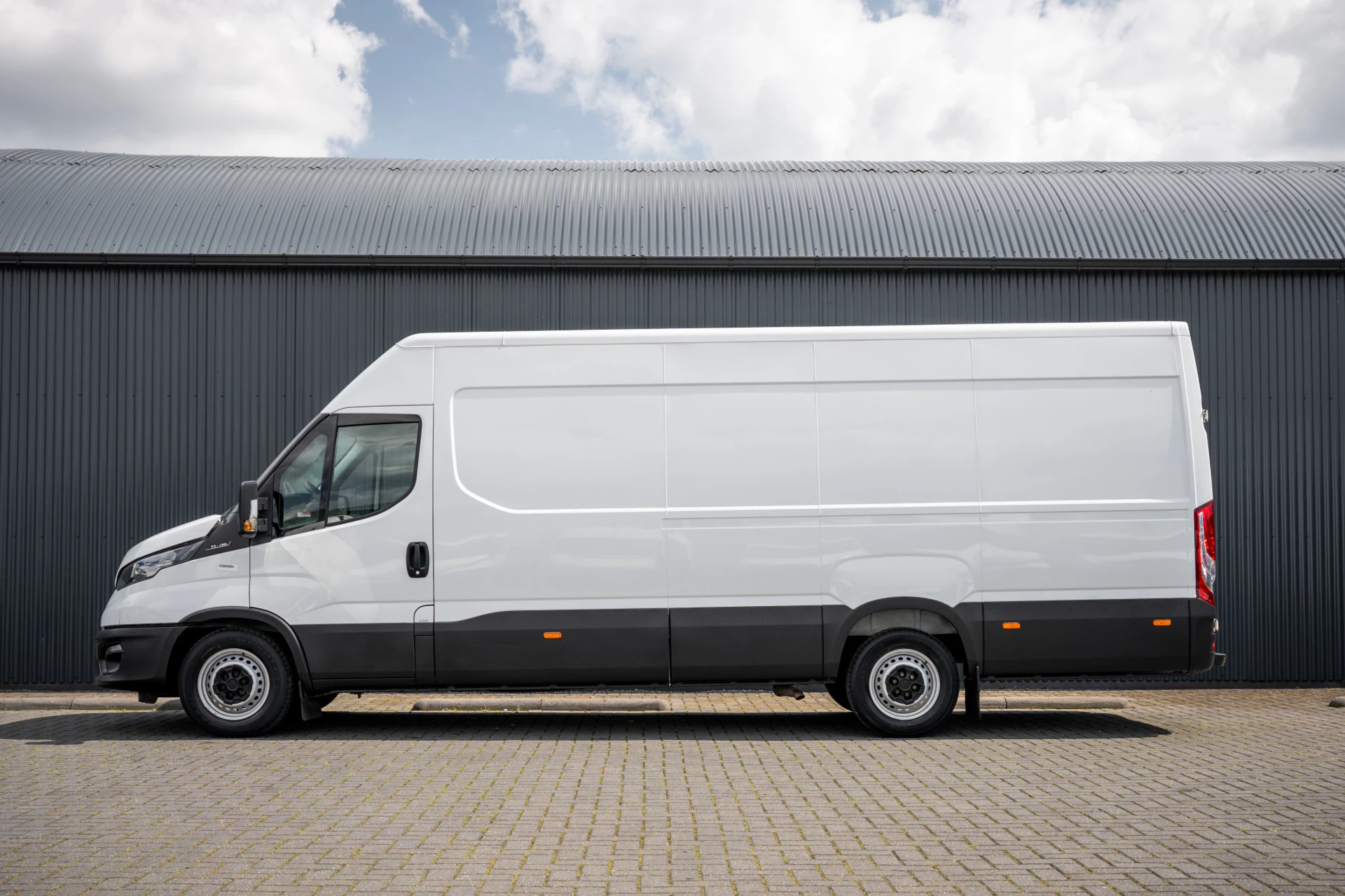 Iveco Daily 2022 - 35S16 | L4H2 | 157 PK | 3-Zits | Airco | Parkeersensoren obrázek 4